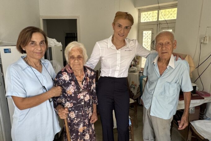 Οι μοναδικοί κάτοικοι, ο 97χρονος Ανδρέας και η 85χρονη Μηλιά, κρατούν ζωντανό τον Άγιο Ανδρόνικο Καρπασίας από το 1974