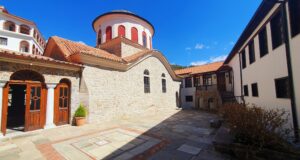Φάρος ελπίδας και ευλάβειας χιλιάδων πιστών κάθε εκκλησία αφιερωμένη στη Μεγαλόχαρη