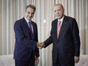 Gov’t sources on Mitsotakis-Erdogan meeting: Commitment to maintaining positive climate confirmed