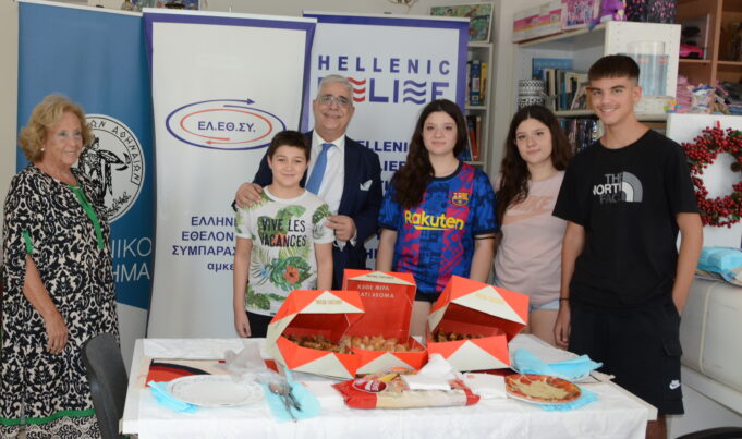 Και σχολικά είδη στη διανομή τροφίμων του Σεπτεμβρίου από το Hellenic Relief Foundation