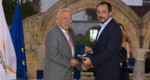 Η Κύπρος τίμησε τον πρόεδρο του Συλλόγου Ασγατιτών Αμερικής, Πίτερ Λούκα