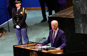 «Η ψυχή της Αμερικής διακυβεύεται» προειδοποιεί σε μήνυμά του προς τους Αμερικανούς ο Τζο Μπάιντεν