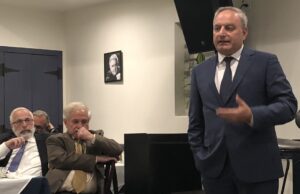 Ο Στ. Στεφάνου με ομογενείς στην Αστόρια