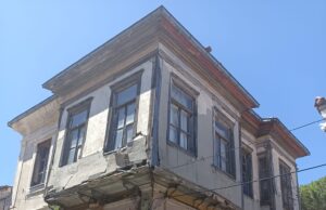 Καταρρέει το σπίτι του Ηλία Βενέζη στο μικρασιατικό Αϊβαλί