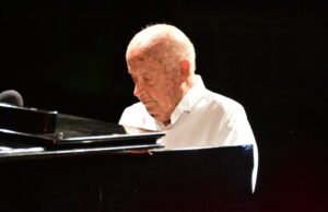 “Σταμάτησαν του ρολογιού οι δείκτες”…