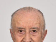 “…Κλείστε και φεύγουμε γιατί έχουμε πόλεμο”- Ο 97χρονος Κώστας Μπακογιάννης περιγράφει όσα βίωσε την πρώτη ημέρα του πολέμου