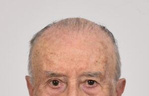 “…Κλείστε και φεύγουμε γιατί έχουμε πόλεμο”- Ο 97χρονος Κώστας Μπακογιάννης περιγράφει όσα βίωσε την πρώτη ημέρα του πολέμου