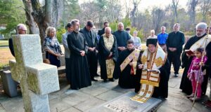 Ο Αρχιεπίσκοπος Αμερικής τέλεσε τρισάγιο στον τάφο του Αρχιεπισκόπου Μιχαήλ