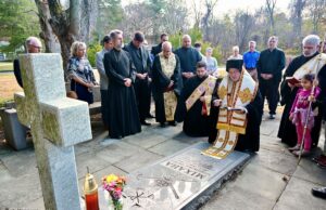 Ο Αρχιεπίσκοπος Αμερικής τέλεσε τρισάγιο στον τάφο του Αρχιεπισκόπου Μιχαήλ