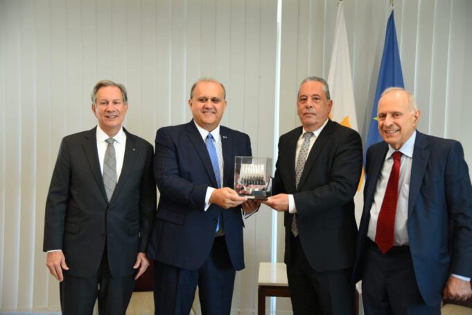 Αντιπροσωπεία του AHI στον υπουργό Άμυνας της Κύπρου