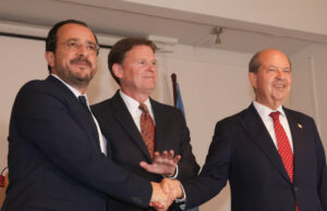 Χριστοδουλίδης: Ελπίδα για θετική απάντηση Τατάρ για διάνοιξη των οδοφραγμάτων