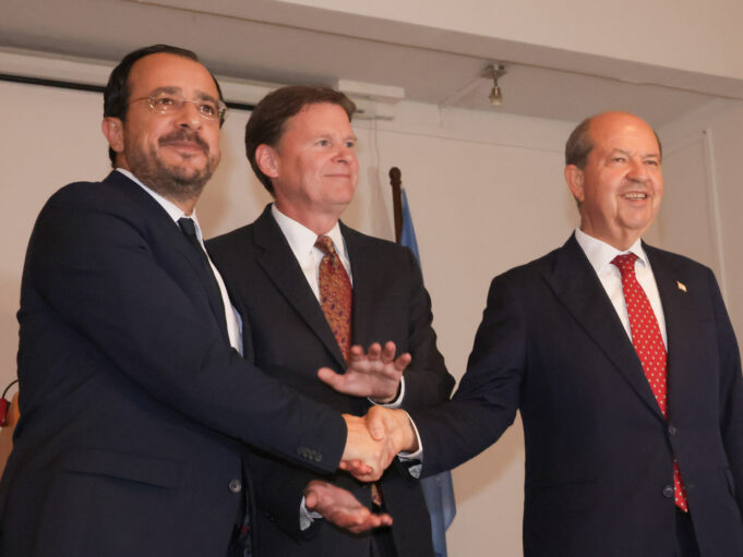 Χριστοδουλίδης: Ελπίδα για θετική απάντηση Τατάρ για διάνοιξη των οδοφραγμάτων