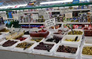 Σε καθεστώς αναμονής ο κλάδος της επιτραπέζιας ελιάς και του τυποποιημένου ελαιολάδου λόγω των αμερικανικών δασμών