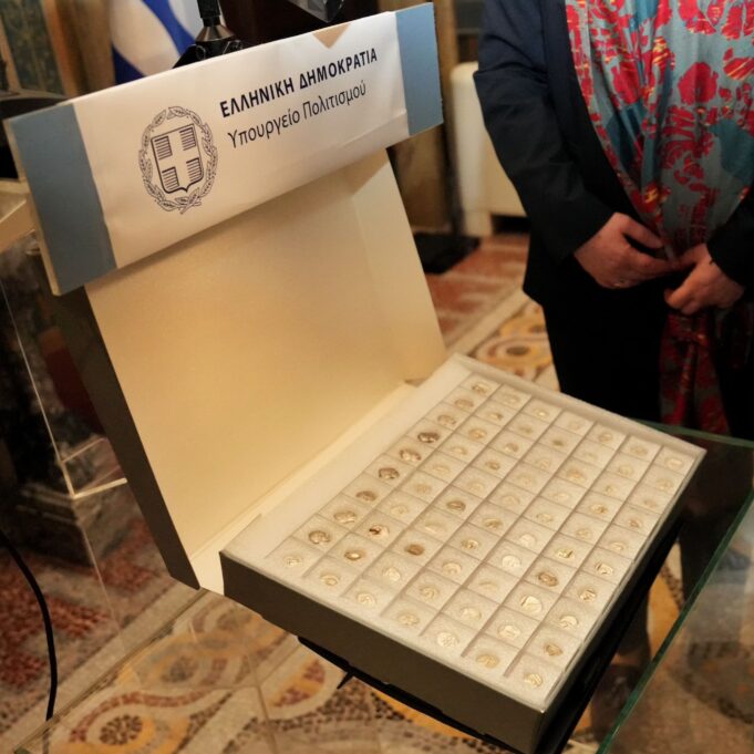 Greece returns stolen hoard of ancient coins to Türkiye