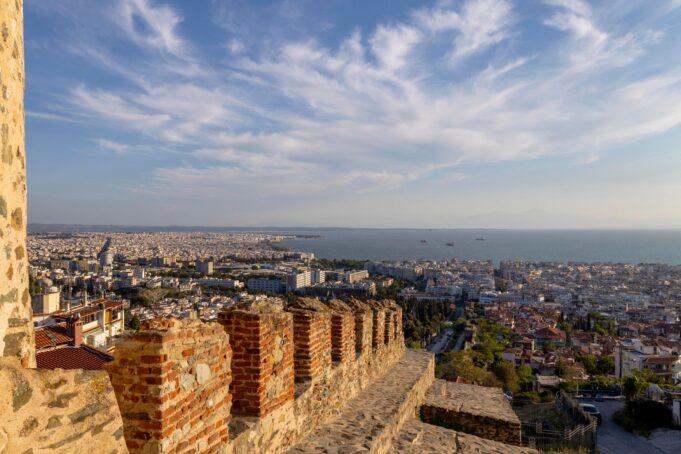 Γιατί καθυστερεί η κατασκευή κινηματογραφικών πλατό στη Θεσσαλονίκη – Τι λένε επενδυτής και “Enterprise Greece”