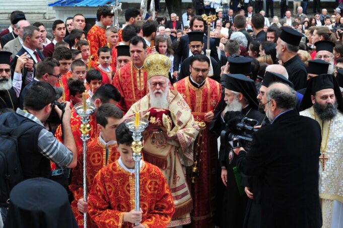 Σε λαϊκό προσκύνημα το σκήνωμα του Αρχιεπισκόπου Αναστασίου – Την Πέμπτη η κηδεία στα Τίρανα