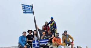 Η ιστορία του Πανάγου που θέλει να σκαρφαλώσει στο Κιλιμάντζαρο με τη βοήθεια των φίλων του