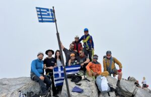 Η ιστορία του Πανάγου που θέλει να σκαρφαλώσει στο Κιλιμάντζαρο με τη βοήθεια των φίλων του