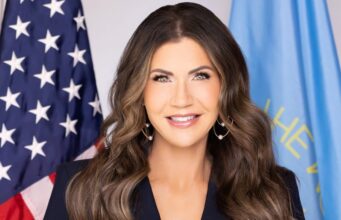 Η Γερουσία επικύρωσε τον διορισμό της Κρίστι Νόεμ στο Υπουργείο Εσωτερικής Ασφάλειας