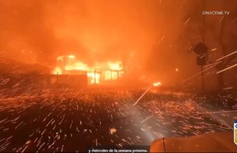 Ανεξέλεγκτες οι πυρκαγιές στο Λος Άντζελες, τουλάχιστον 10 νεκροί