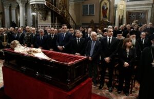 Σε λαϊκό προσκύνημα, στη Μητρόπολη Αθηνών, η σορός του Αρχιεπισκόπου Αναστασίου