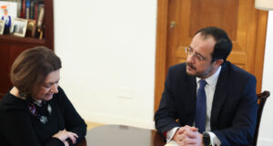 Η Ντι Κάρλο συζήτησε στην Κύπρο την προετοιμασία της άτυπης διευρυμένης συνάντησης, είπε ο ΟΗΕ
