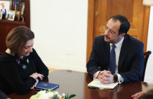 Η Ντι Κάρλο συζήτησε στην Κύπρο την προετοιμασία της άτυπης διευρυμένης συνάντησης, είπε ο ΟΗΕ