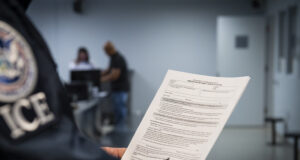 Σχεδόν 1,5 εκατ. μετανάστες στη λίστα της ICE για απέλαση- Ανάμεσά τους 211 Έλληνες