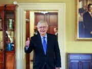 Δεν θα διεκδικήσει επανεκλογή ο Mitch McConell