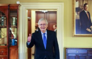 Δεν θα διεκδικήσει επανεκλογή ο Mitch McConell