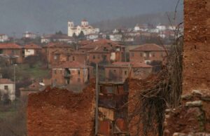 Στα πλίνθινα χωριά των Κορεστείων