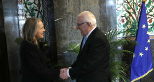 Parliament President Kaklamanis meets with US Embassy Chargé d’Affaires Olson