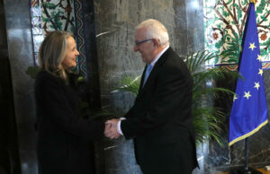 Parliament President Kaklamanis meets with US Embassy Chargé d’Affaires Olson