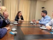 Συνάντηση Όλγας Κεφαλογιάννη με τουριστικούς φορείς της Σαντορίνης