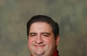 Ο Τζέιμς Ρόκας διορίστηκε αναπληρωτής υφυπουργός Εμπορίου για τη Βιομηχανία και την Ασφάλεια