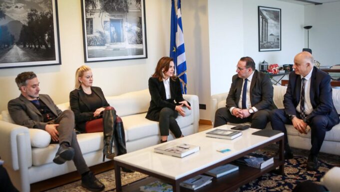 Tourism Min Kefalogianni meets with Cyprus’ Koumis to discuss bilateral cooperation