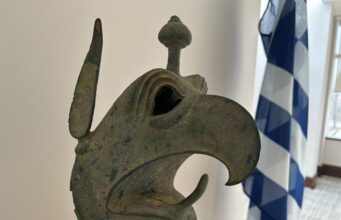 Επιστρέφει στην Ελλάδα η χάλκινη κεφαλή του γρύπα από την Αρχαία Ολυμπία
