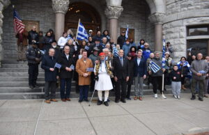 Έπαρση της Ελληνικής Σημαίας στο Δημαρχείο του Syracuse