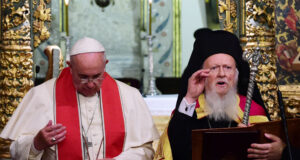 Αναμένοντας τον Πάπα Λέοντα στο Φανάρι: τα βήματα μιας διαρκούς προσέγγισης