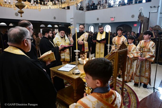Το Άγιο Ευχέλαιο στον Τίμιο Σταυρό του Whitestone