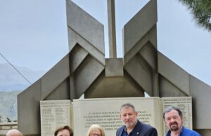 To κοριτσάκι που είχε φιλέψει τον Καζαντζάκη και τον Κακριδή στο Γερακάρι, τίμησε ο πρόεδρος του Παγκοσμίου Συμβουλίου Κρητών