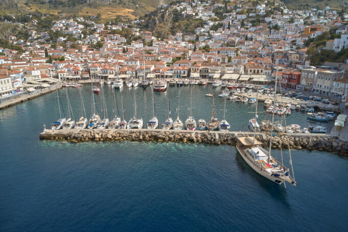 Οι νησιωτικοί θησαυροί της Αττικής: Πώς τα νησιά της Αθήνας γίνονται μοχλός τουριστικής αναβάθμισης και βιώσιμης εξωστρέφειας