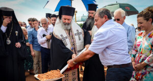 Θεμελίωση νέου Ιερού Ναού στο Ντάργουιν από τον Αρχιεπίσκοπο Μακάριο
