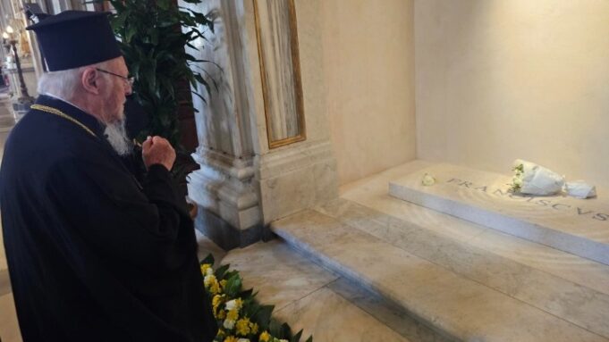 Ecumenical Patriarch Bartholomew visits the tomb of the late Pope Francis
