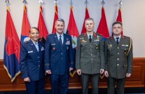 Ο Αρχηγός της Εθνικής Φρουράς στο Πεντάγωνο