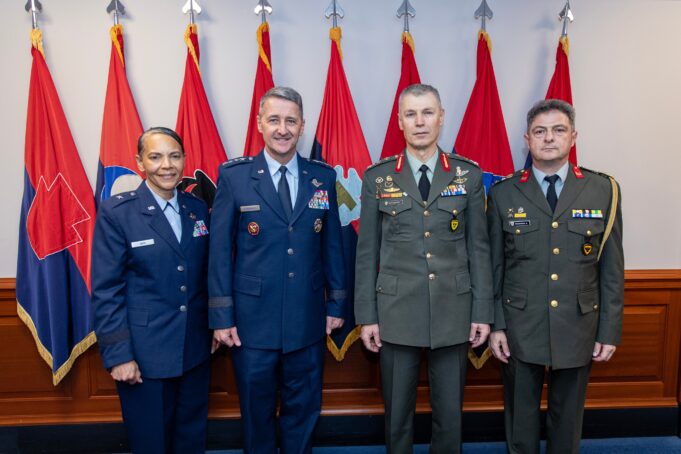 Ο Αρχηγός της Εθνικής Φρουράς στο Πεντάγωνο