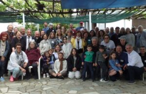 Ταξιδεύουν από κάθε γωνιά του πλανήτη για να ενώσουν τις ρίζες τους