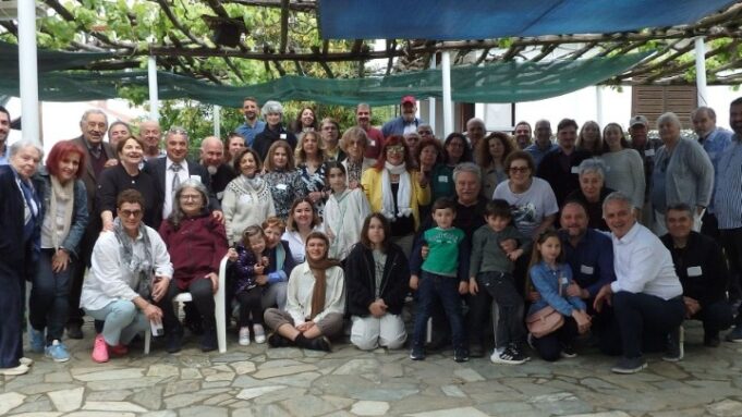 Ταξιδεύουν από κάθε γωνιά του πλανήτη για να ενώσουν τις ρίζες τους