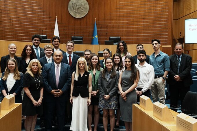 Η Πρόεδρος της Βουλής των Αντιπροσώπων δέχθηκε ομογενείς φοιτητές του AHIF