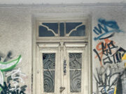 Μια φωτογραφική διαδρομή στη Θεσσαλονίκη μέσα από τις πόρτες της